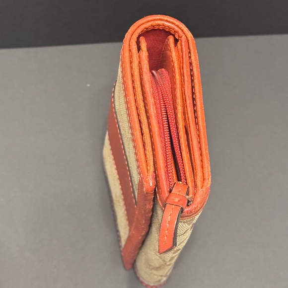 Wallet by Coach. Pre-Loved - Picture 10 of 11